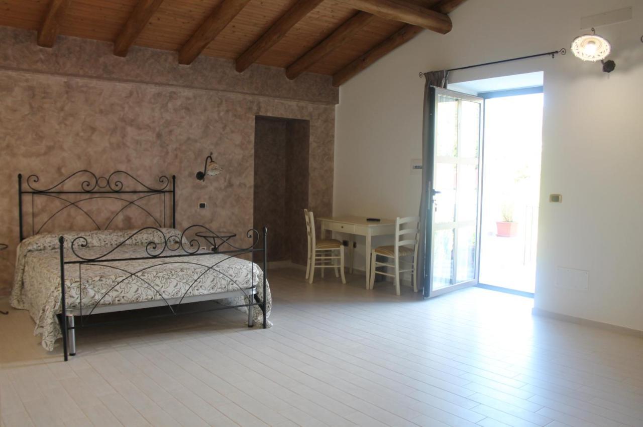 Bed and Breakfast Antico Casale à Gioiosa Marea Extérieur photo