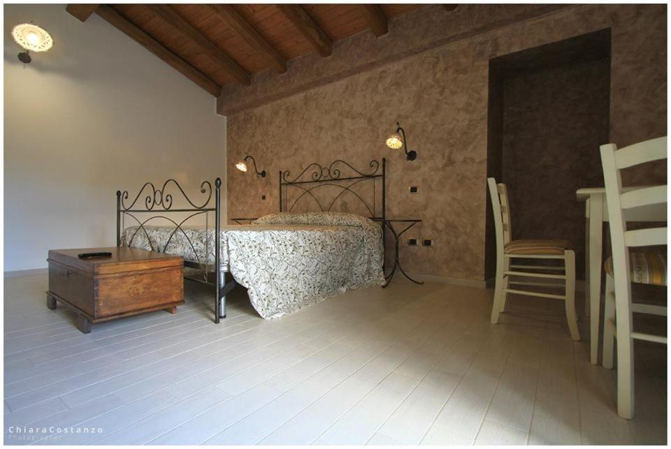 Bed and Breakfast Antico Casale à Gioiosa Marea Extérieur photo